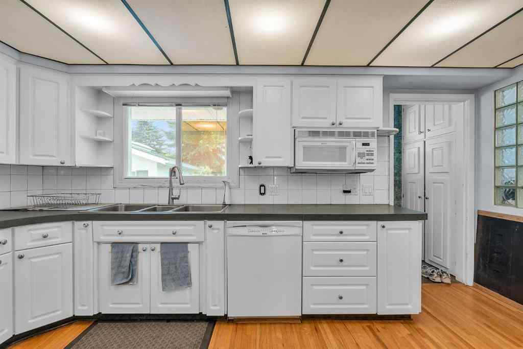 MLS&reg; # A2270302 - 2219 Halifax Crescent NW in Banff Trail Calgary, Residential Open Houses