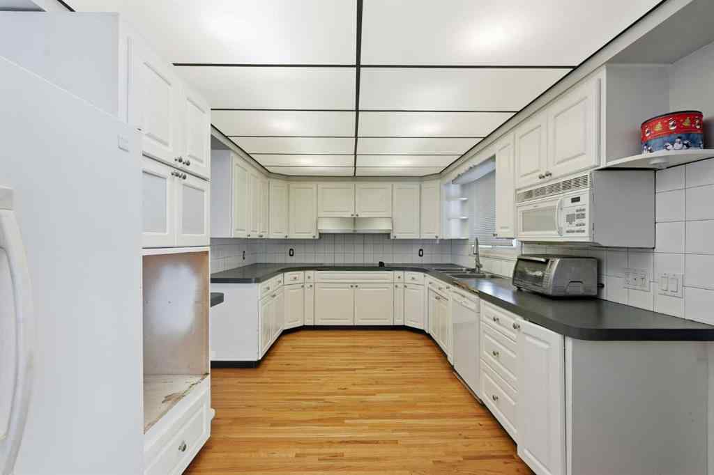 MLS&reg; # A2270302 - 2219 Halifax Crescent NW in Banff Trail Calgary, Residential Open Houses