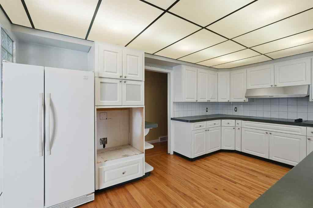 MLS&reg; # A2270302 - 2219 Halifax Crescent NW in Banff Trail Calgary, Residential Open Houses