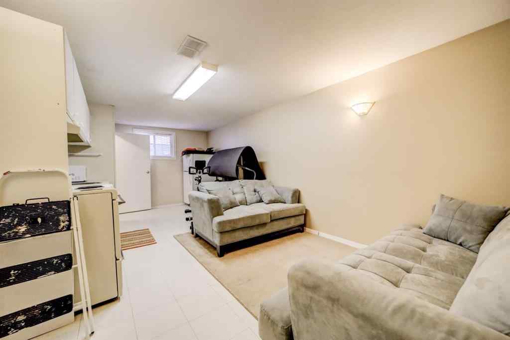 MLS&reg; # A2270303 - 613 10th Street N in Senator Buchanan Lethbridge, Residential Open Houses