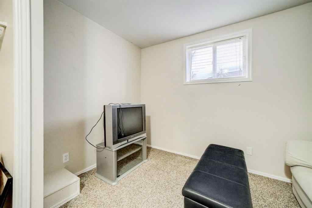 MLS&reg; # A2270303 - 613 10th Street N in Senator Buchanan Lethbridge, Residential Open Houses