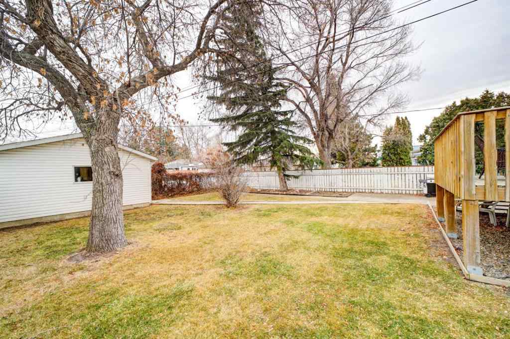 MLS&reg; # A2270303 - 613 10th Street N in Senator Buchanan Lethbridge, Residential Open Houses