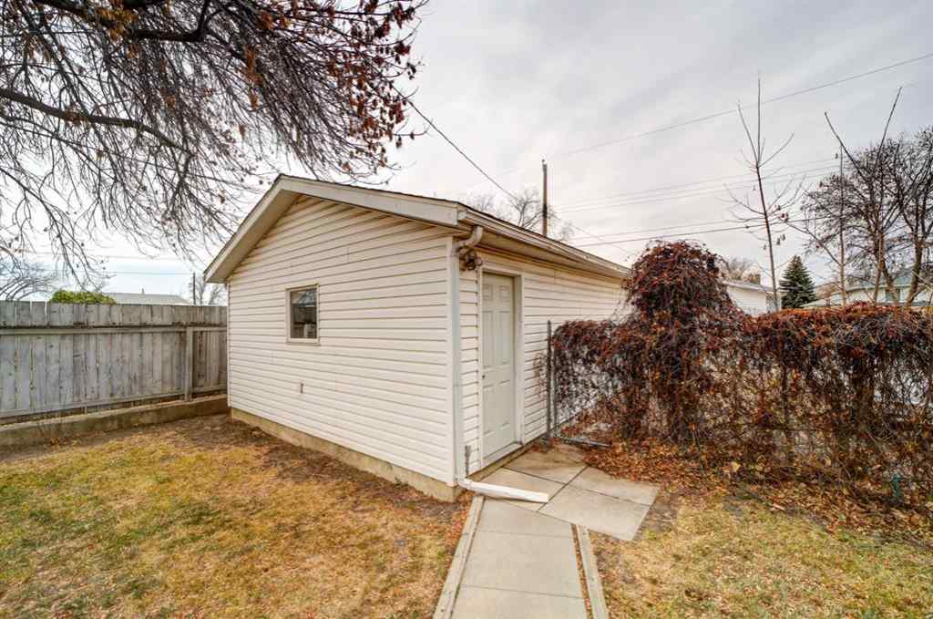 MLS&reg; # A2270303 - 613 10th Street N in Senator Buchanan Lethbridge, Residential Open Houses