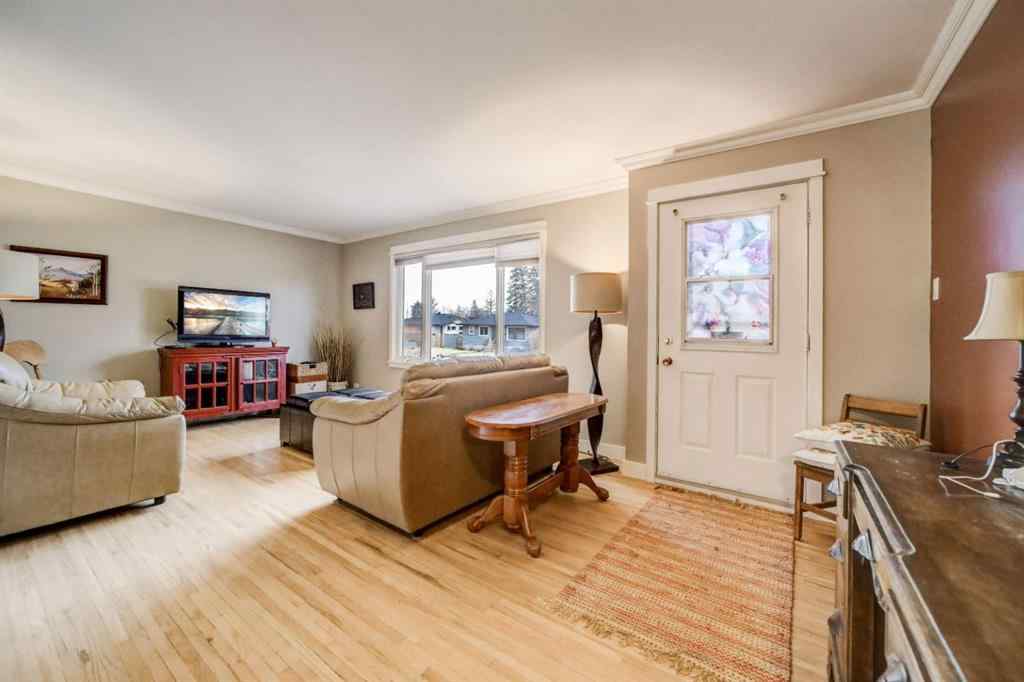 MLS&reg; # A2270303 - 613 10th Street N in Senator Buchanan Lethbridge, Residential Open Houses