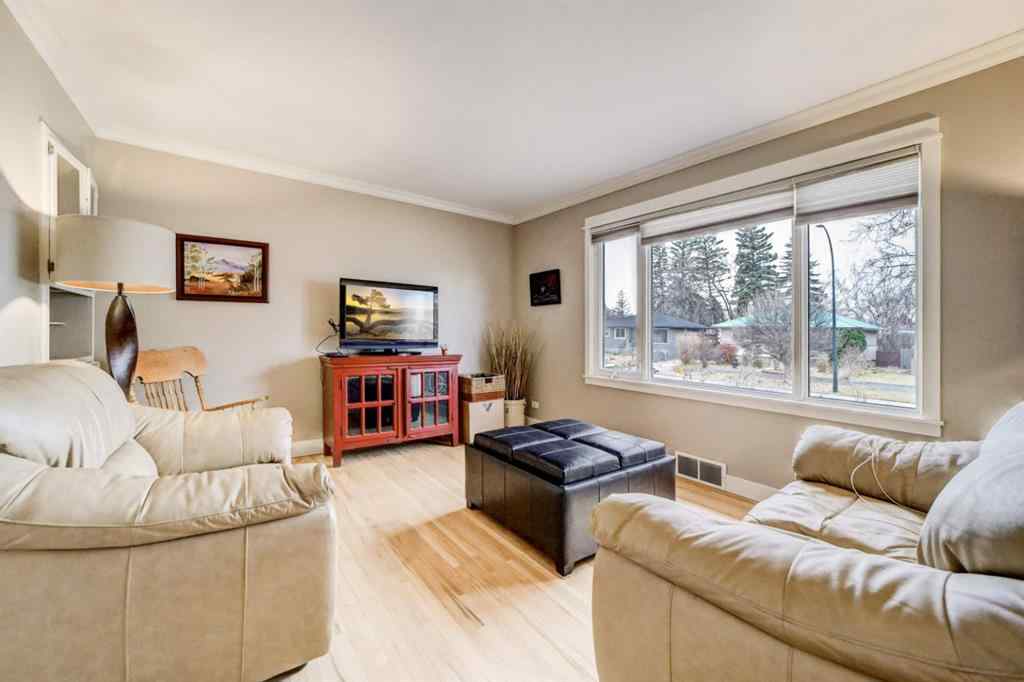 MLS&reg; # A2270303 - 613 10th Street N in Senator Buchanan Lethbridge, Residential Open Houses