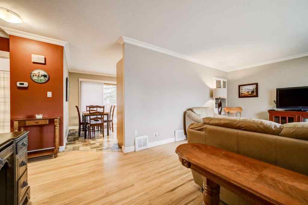 MLS&reg; # A2270303 - 613 10th Street N in Senator Buchanan Lethbridge, Residential Open Houses