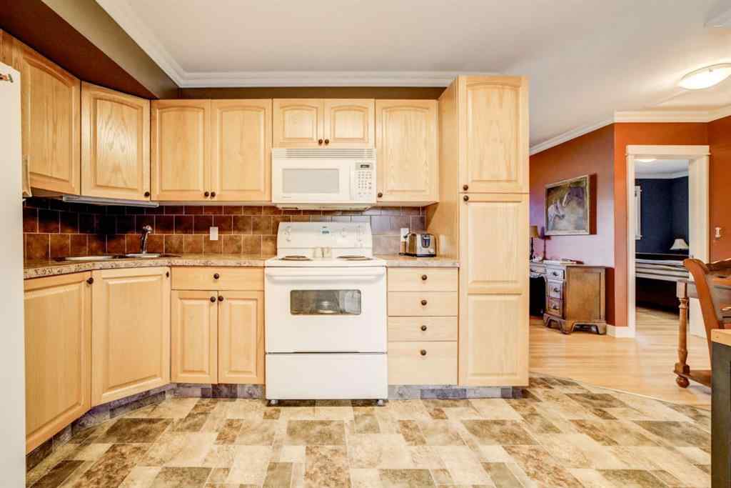 MLS&reg; # A2270303 - 613 10th Street N in Senator Buchanan Lethbridge, Residential Open Houses