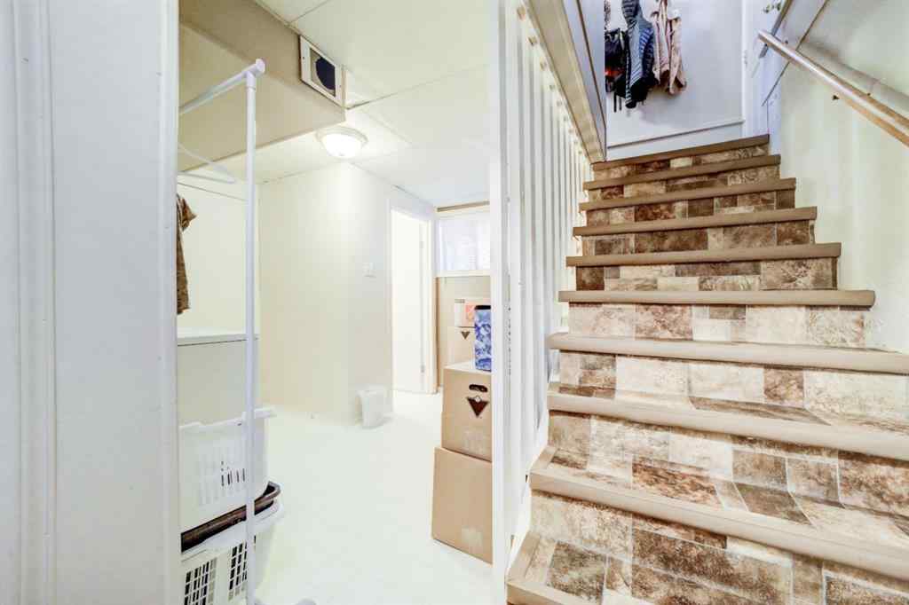 MLS&reg; # A2270303 - 613 10th Street N in Senator Buchanan Lethbridge, Residential Open Houses