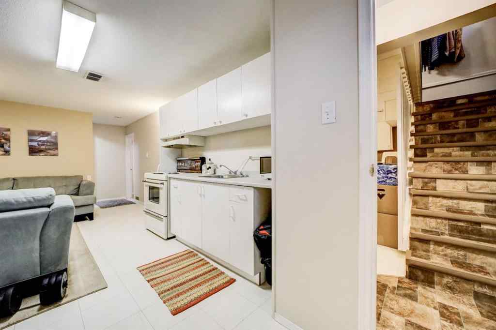 MLS&reg; # A2270303 - 613 10th Street N in Senator Buchanan Lethbridge, Residential Open Houses