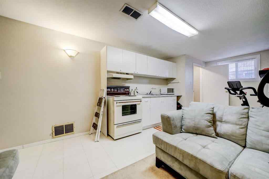 MLS&reg; # A2270303 - 613 10th Street N in Senator Buchanan Lethbridge, Residential Open Houses