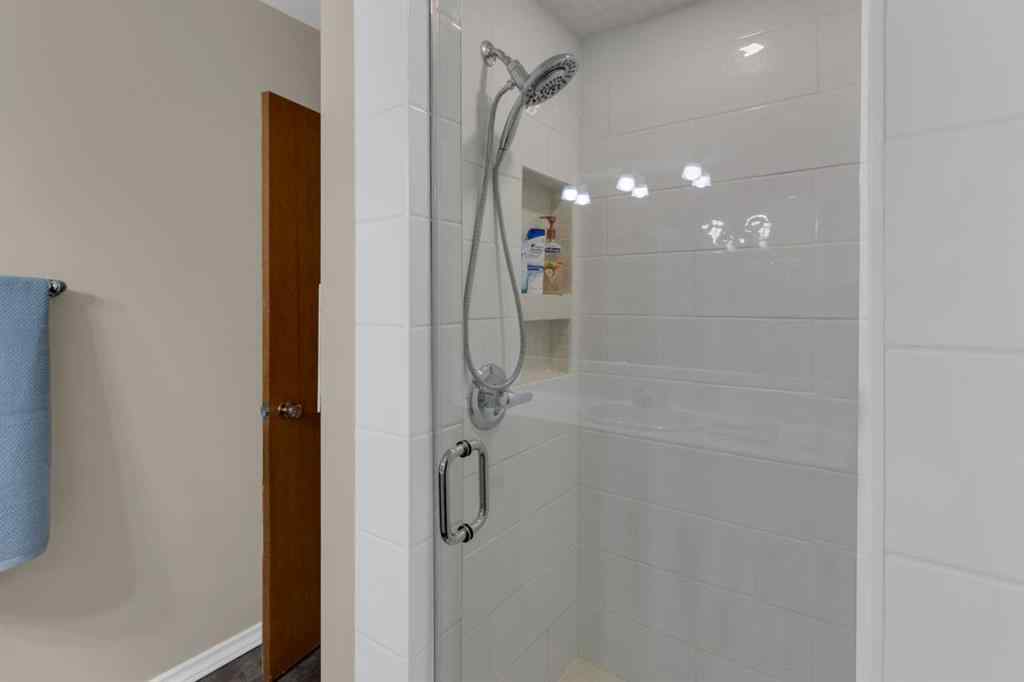 MLS® # A2270316 - 1801 Cayuga Drive NW in Collingwood Calgary, Residential Open Houses