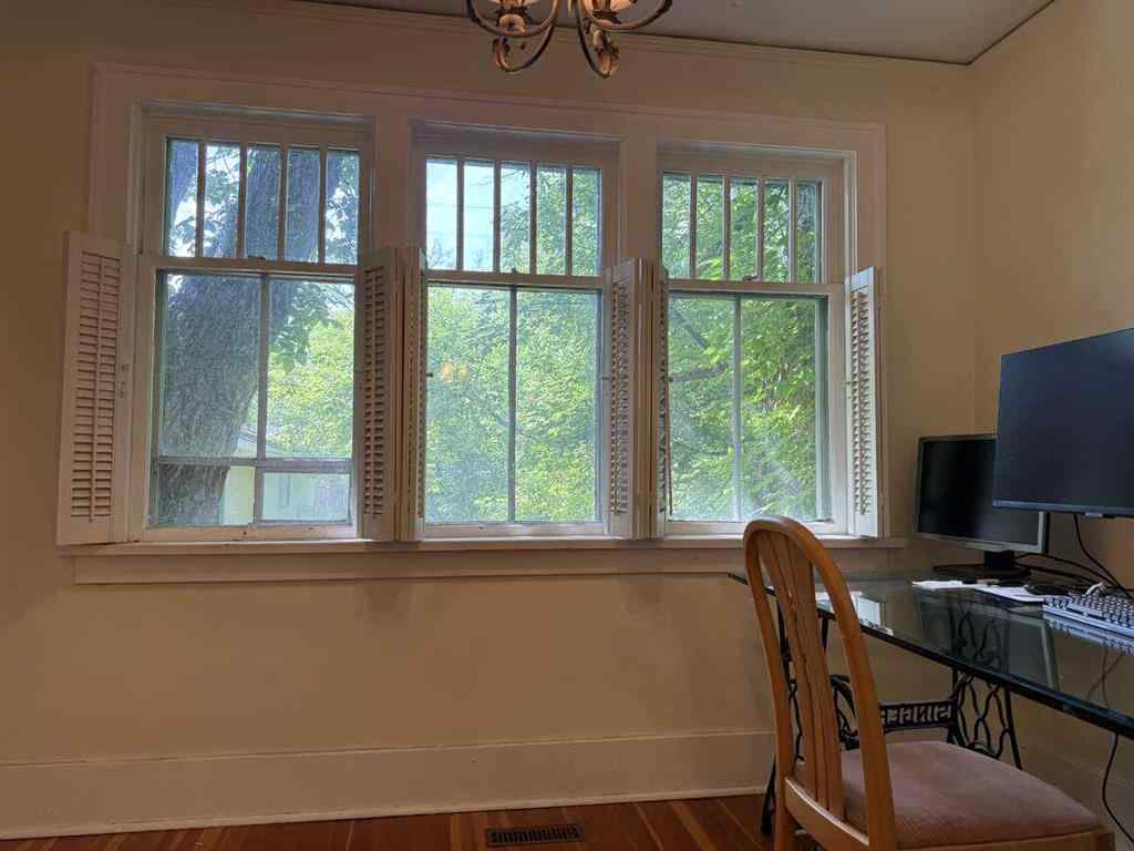 MLS&reg; # A2270317 - 133 10 Avenue NE in Crescent Heights Calgary, Residential Open Houses