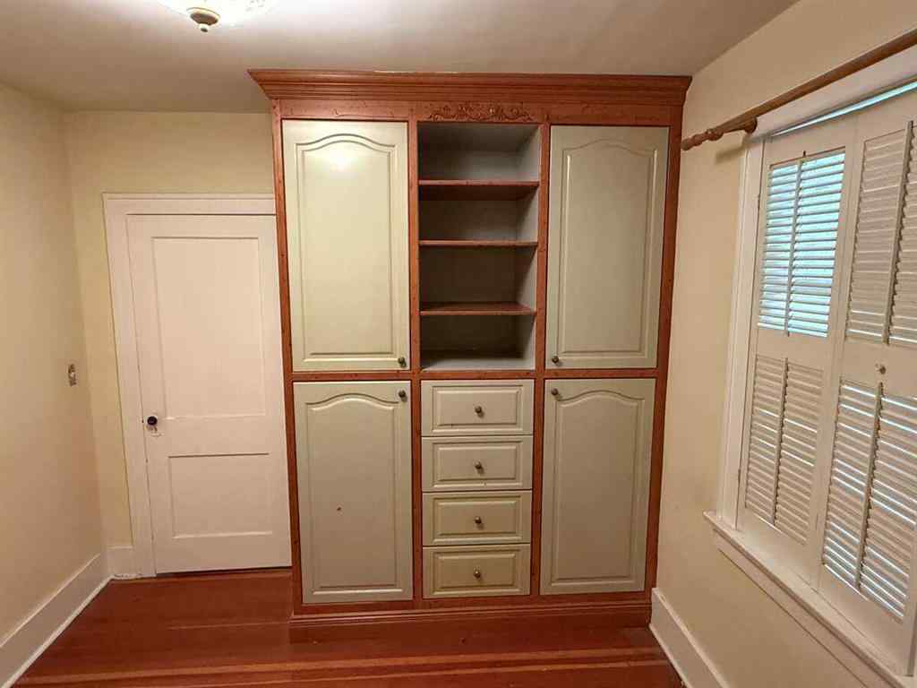 MLS&reg; # A2270317 - 133 10 Avenue NE in Crescent Heights Calgary, Residential Open Houses