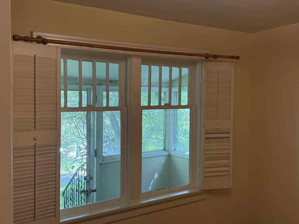 MLS&reg; # A2270317 - 133 10 Avenue NE in Crescent Heights Calgary, Residential Open Houses