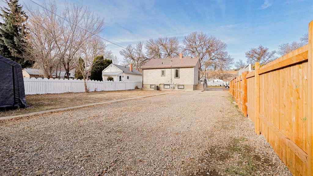 MLS&reg; # A2270323 - 63 3 Street NW in Riverside Medicine Hat, Residential Open Houses