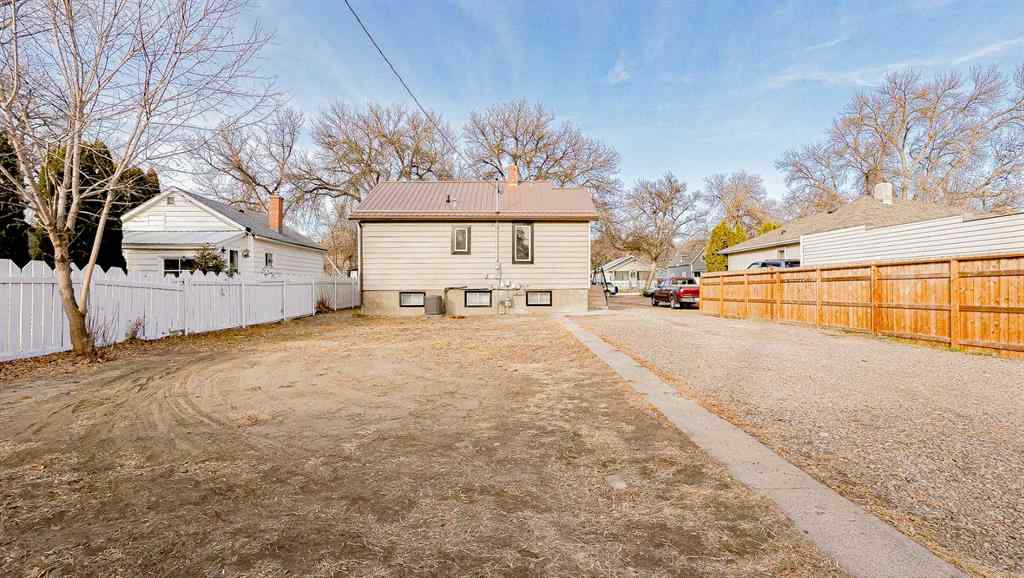 MLS&reg; # A2270323 - 63 3 Street NW in Riverside Medicine Hat, Residential Open Houses