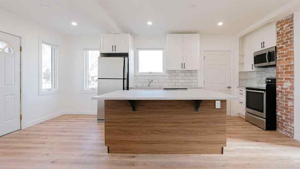 MLS&reg; # A2270323 - 63 3 Street NW in Riverside Medicine Hat, Residential Open Houses