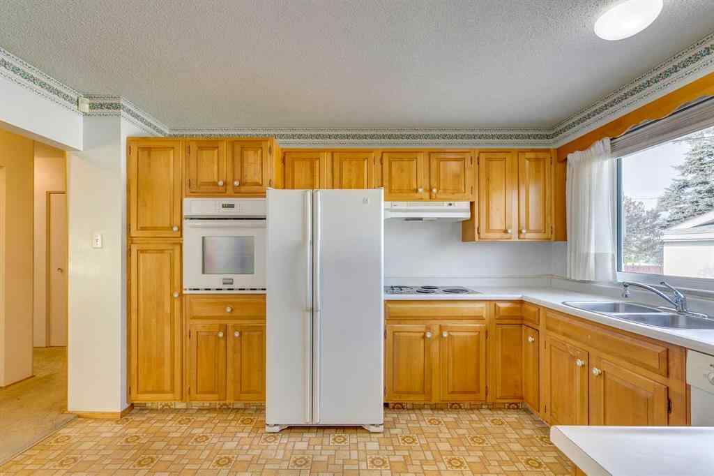 MLS&reg; # A2270331 - 916 Mapledale Place SE in Maple Ridge Calgary, Residential Open Houses