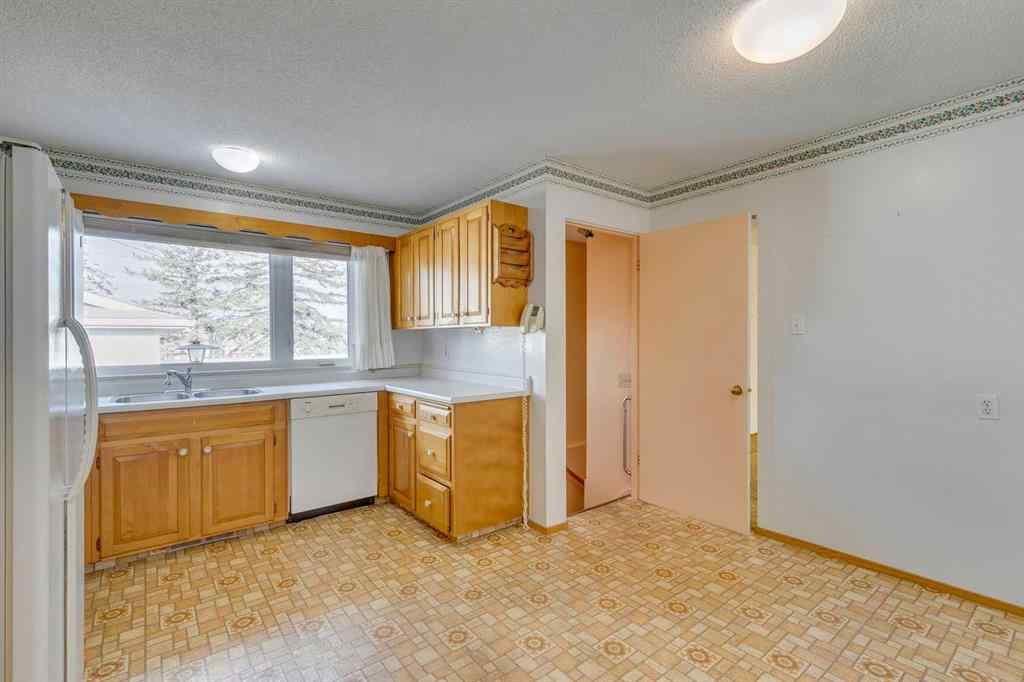 MLS&reg; # A2270331 - 916 Mapledale Place SE in Maple Ridge Calgary, Residential Open Houses