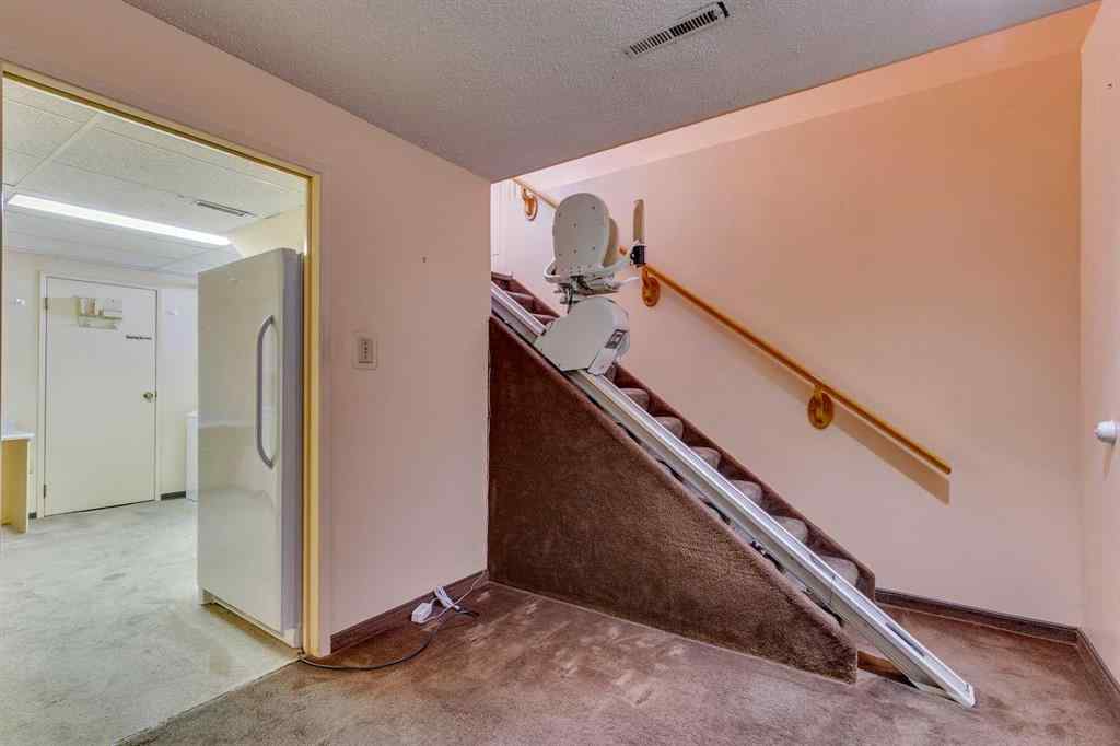 MLS&reg; # A2270331 - 916 Mapledale Place SE in Maple Ridge Calgary, Residential Open Houses