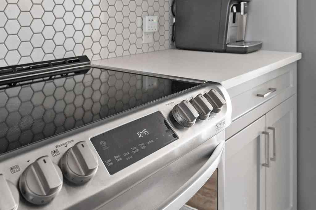 MLS® A2270361 - 837 West Lakeview Drive  in Chelsea_CH Chestermere, Residential