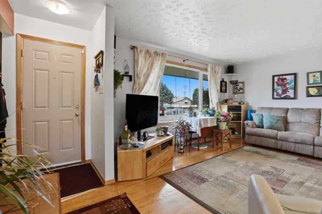 MLS® A2270370 - 4501 Fordham Crescent SE in Forest Heights Calgary, Residential