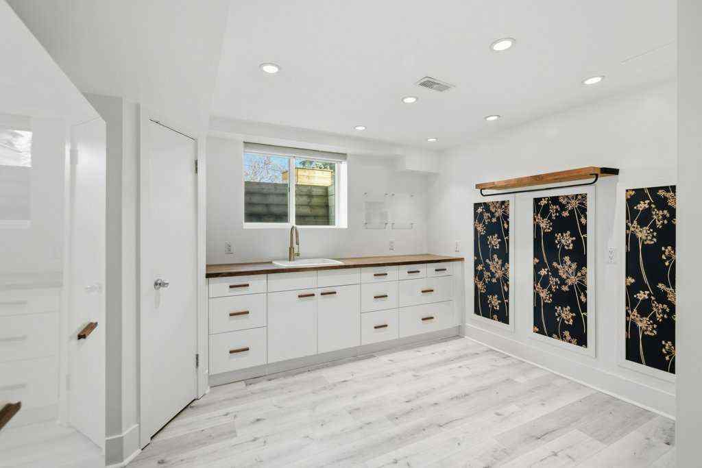 MLS® A2270400 - 3124 Leduc Crescent SW in Lakeview Calgary, Residential