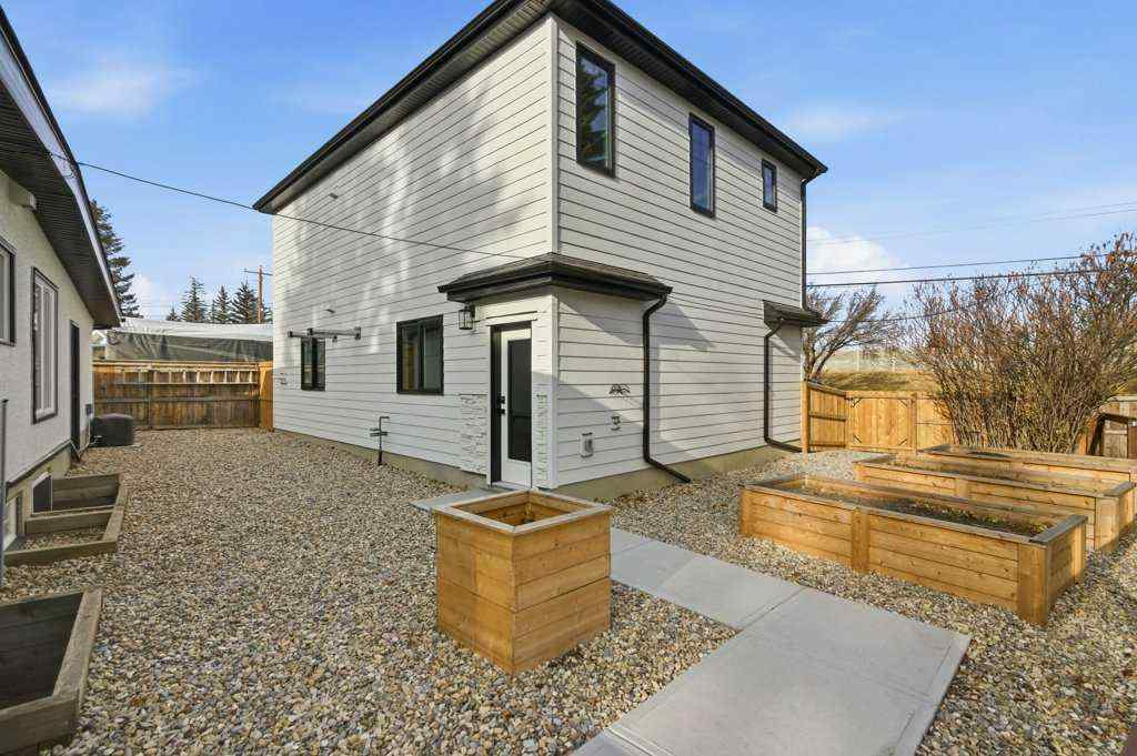 MLS® A2270400 - 3124 Leduc Crescent SW in Lakeview Calgary, Residential