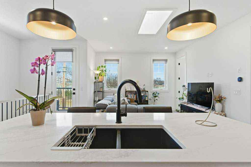 MLS® A2270400 - 3124 Leduc Crescent SW in Lakeview Calgary, Residential