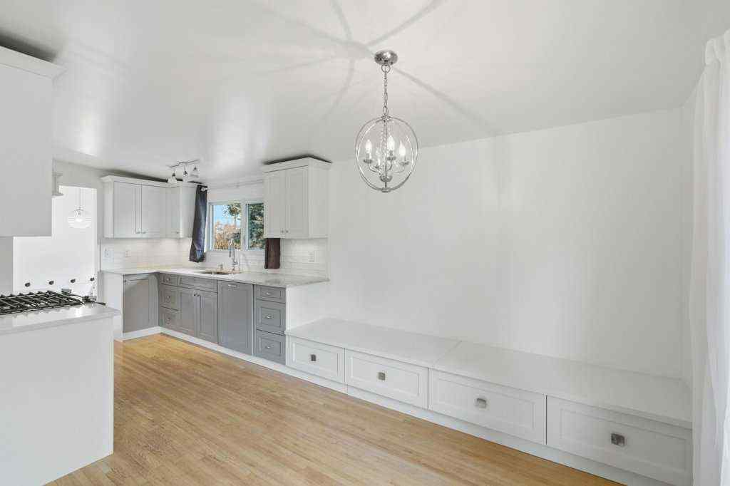 MLS® A2270400 - 3124 Leduc Crescent SW in Lakeview Calgary, Residential