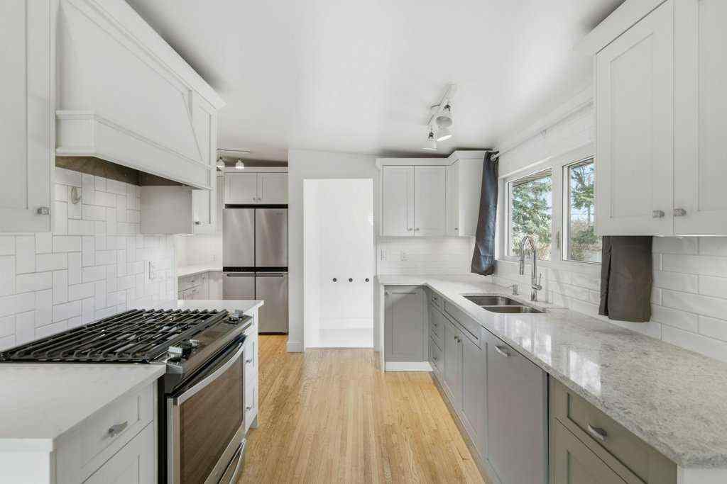 MLS® A2270400 - 3124 Leduc Crescent SW in Lakeview Calgary, Residential