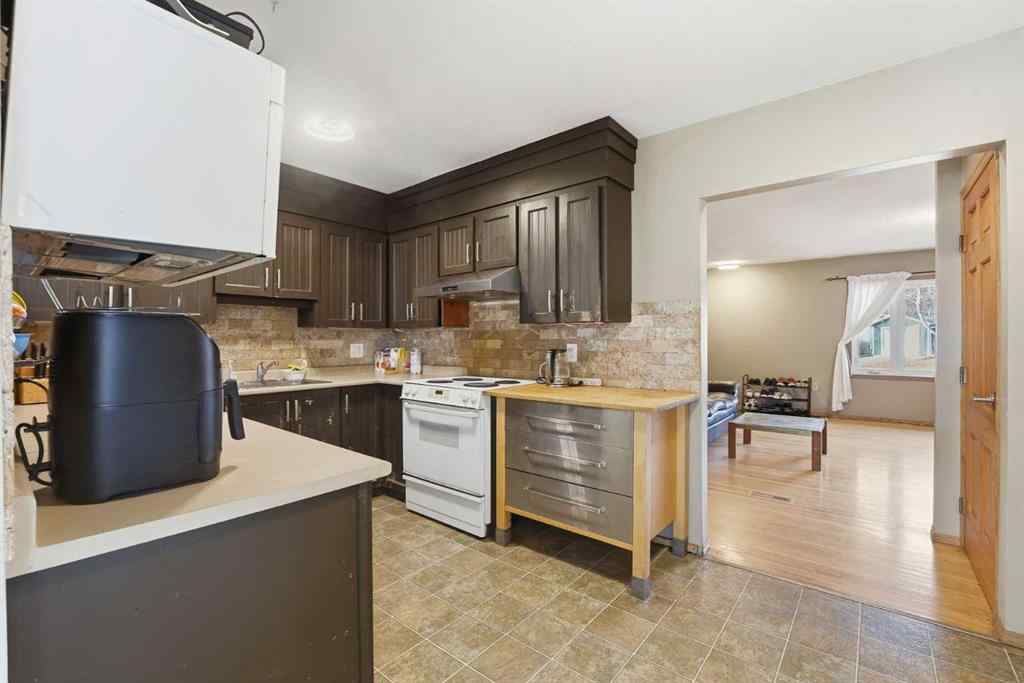 MLS&reg; # A2270425 - 2018 Cottonwood Crescent SE in Southview Calgary, Residential Open Houses