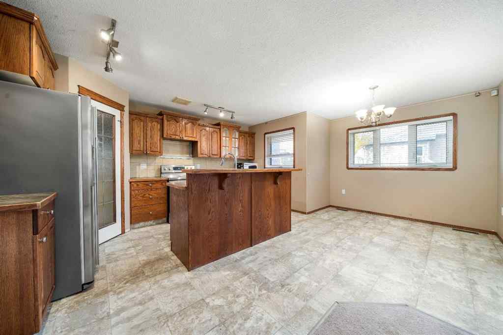 MLS&reg; # A2270429 - 197 Vista Road  in SE Southridge Medicine Hat, Residential Open Houses