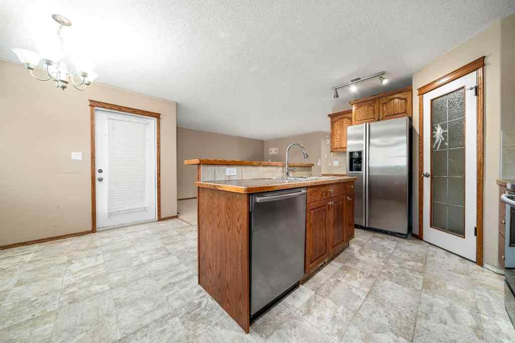 MLS&reg; # A2270429 - 197 Vista Road  in SE Southridge Medicine Hat, Residential Open Houses
