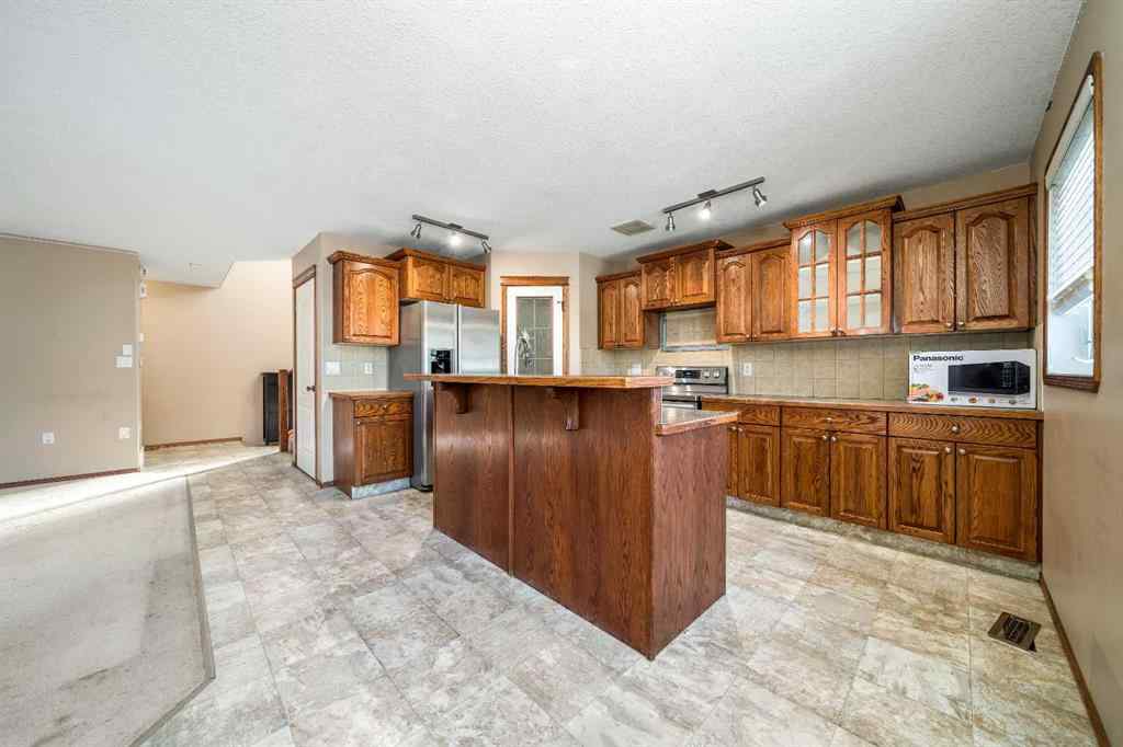 MLS&reg; # A2270429 - 197 Vista Road  in SE Southridge Medicine Hat, Residential Open Houses