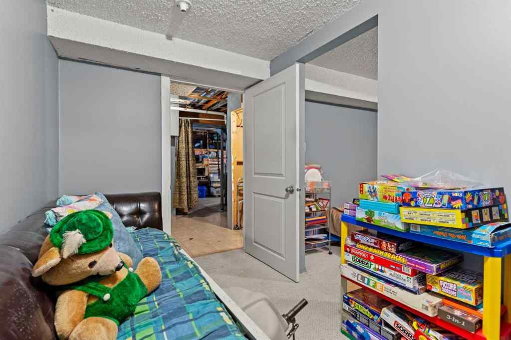 MLS® A2270431 - 6 Castleglen Road NE in Castleridge Calgary, Residential