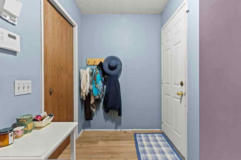 MLS® A2270431 - 6 Castleglen Road NE in Castleridge Calgary, Residential