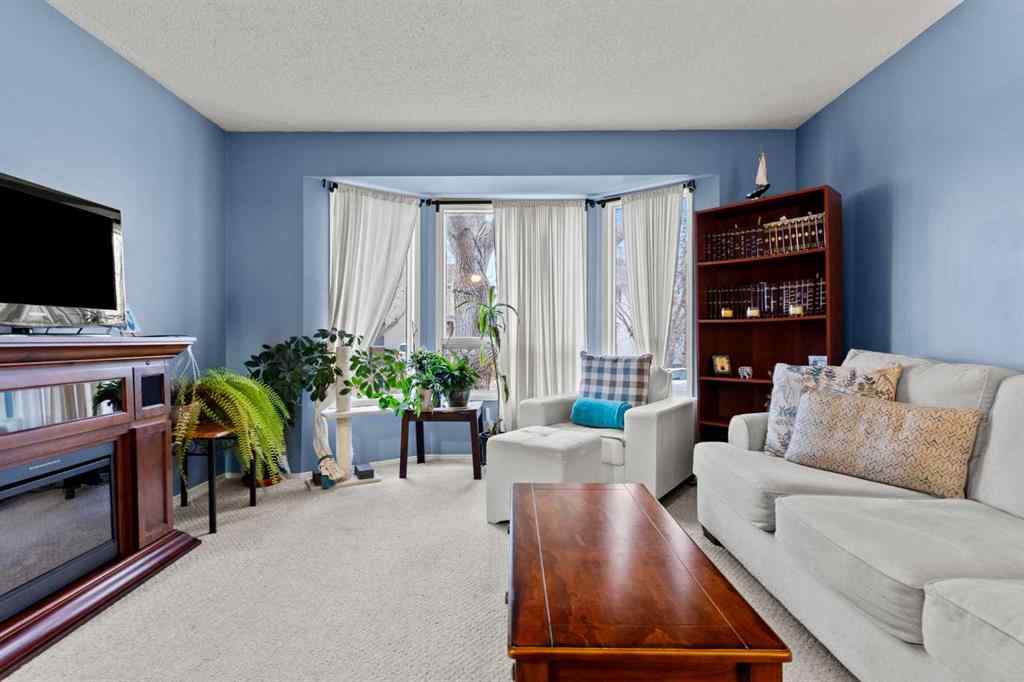 MLS® A2270431 - 6 Castleglen Road NE in Castleridge Calgary, Residential