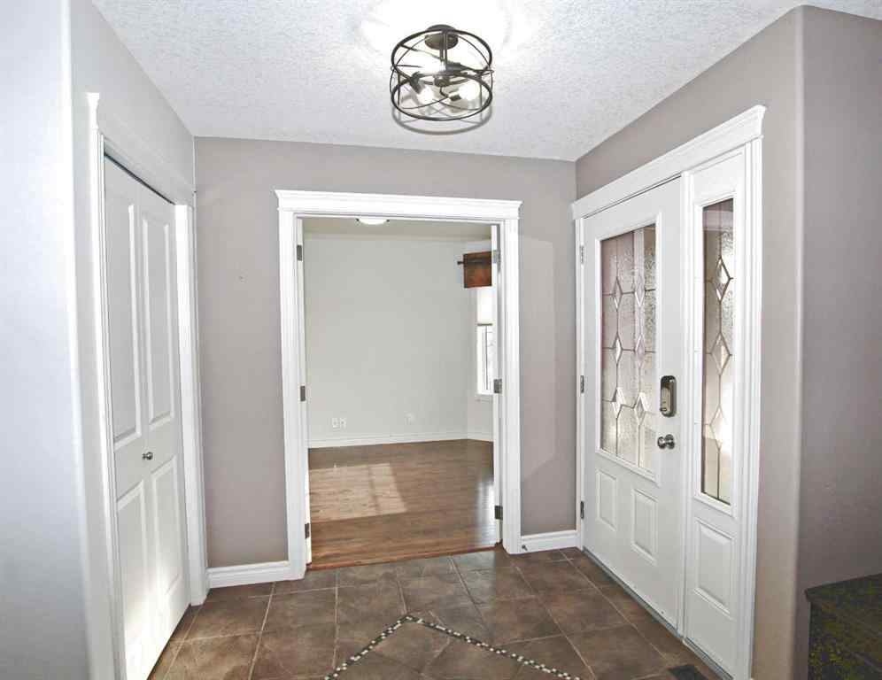 MLS&reg; # A2270448 - 18 Lakeland Road  in Lakeway Landing Sylvan Lake, Residential Open Houses