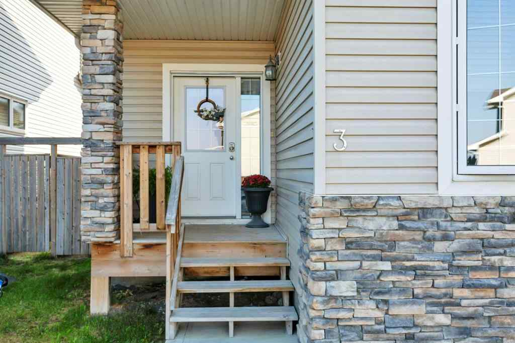 MLS&reg; # A2270449 - 3 Ross Close  in Ryders Ridge Sylvan Lake, Residential Open Houses