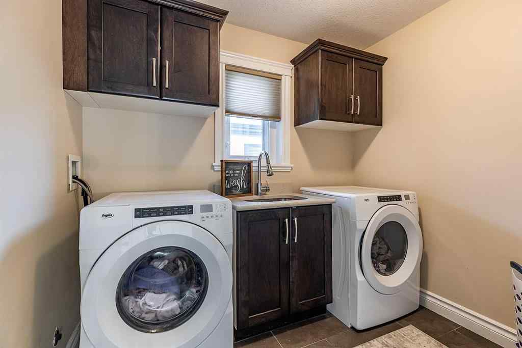 MLS&reg; # A2270455 - 203 Sterling Crescent SE in SE Southridge Medicine Hat, Residential Open Houses