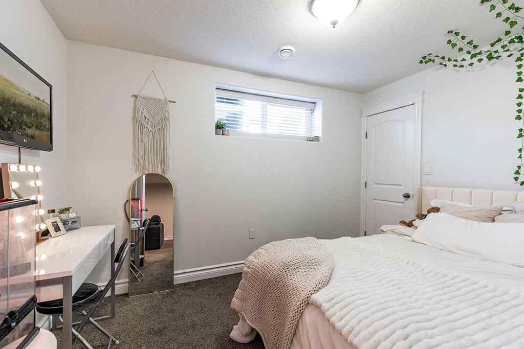 MLS&reg; # A2270455 - 203 Sterling Crescent SE in SE Southridge Medicine Hat, Residential Open Houses