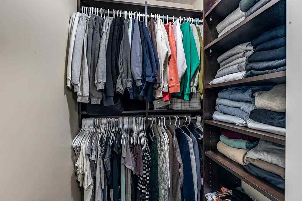 MLS&reg; # A2270455 - 203 Sterling Crescent SE in SE Southridge Medicine Hat, Residential Open Houses