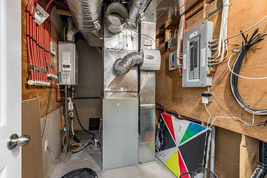 MLS&reg; # A2270455 - 203 Sterling Crescent SE in SE Southridge Medicine Hat, Residential Open Houses