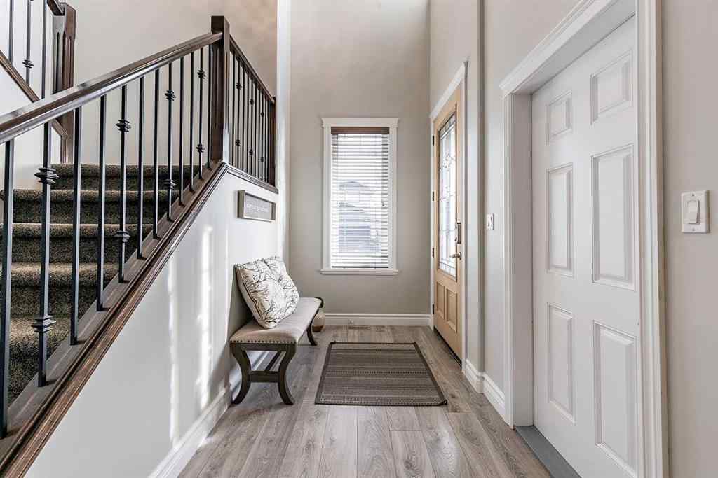 MLS&reg; # A2270455 - 203 Sterling Crescent SE in SE Southridge Medicine Hat, Residential Open Houses