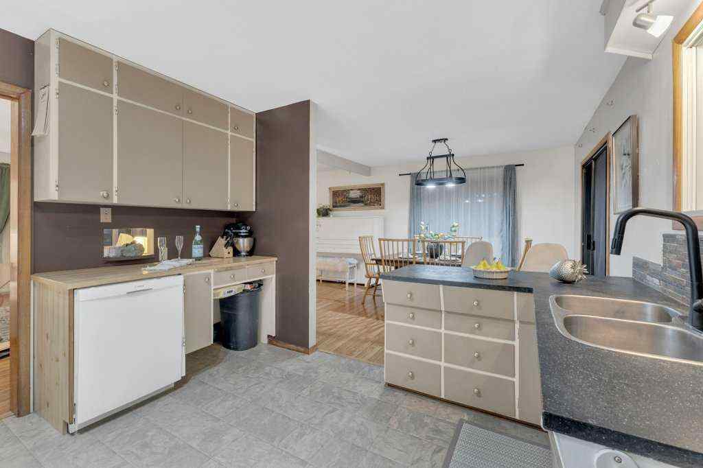 MLS&reg; # A2270464 - 4535 47 Street  in Palo Sylvan Lake, Residential Open Houses