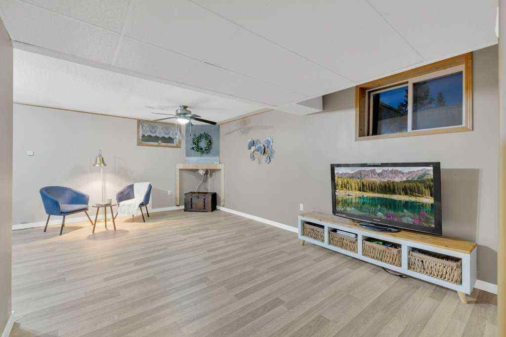 MLS&reg; # A2270464 - 4535 47 Street  in Palo Sylvan Lake, Residential Open Houses