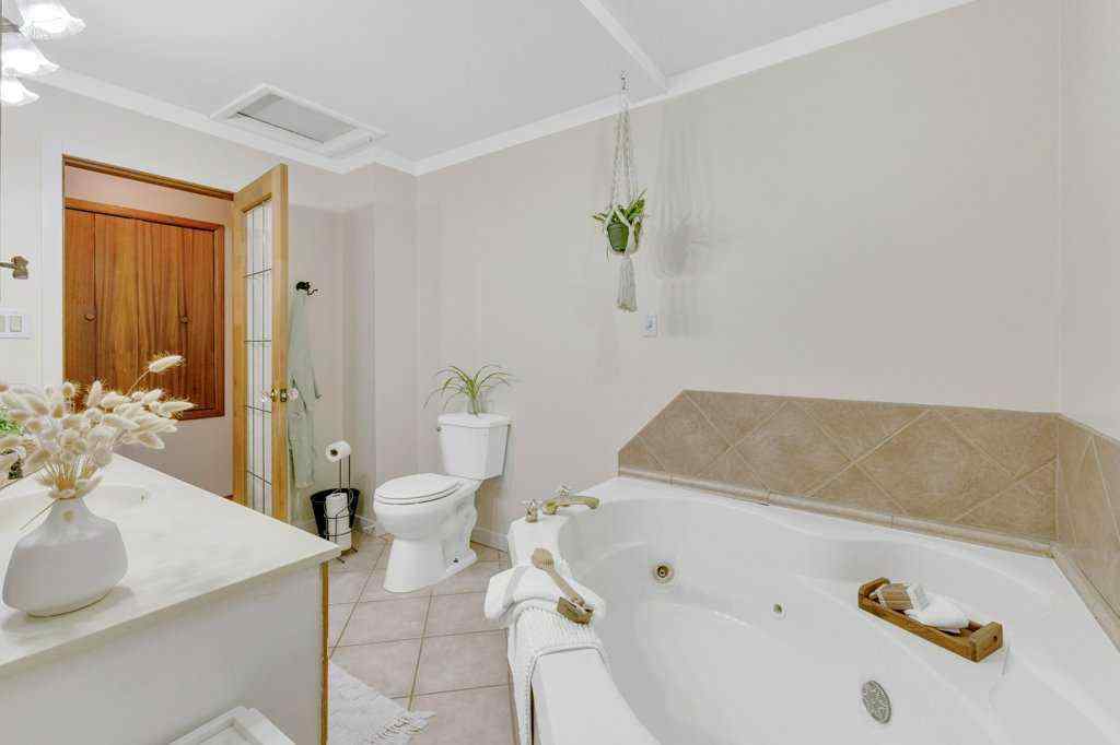 MLS&reg; # A2270464 - 4535 47 Street  in Palo Sylvan Lake, Residential Open Houses