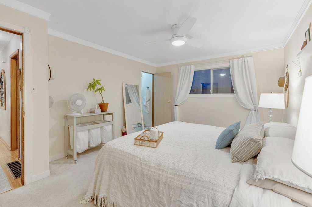 MLS&reg; # A2270464 - 4535 47 Street  in Palo Sylvan Lake, Residential Open Houses