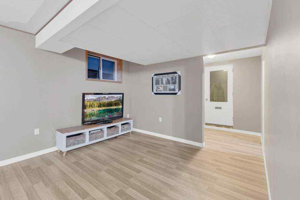 MLS&reg; # A2270464 - 4535 47 Street  in Palo Sylvan Lake, Residential Open Houses